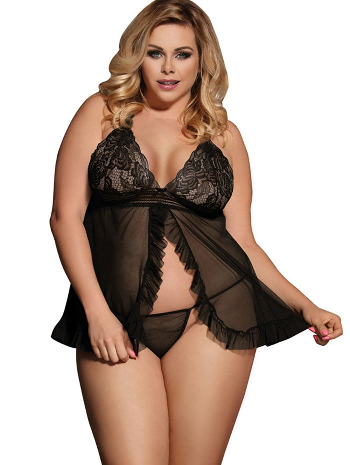 Close-up of scalloped trim lace panel on plus size babydoll