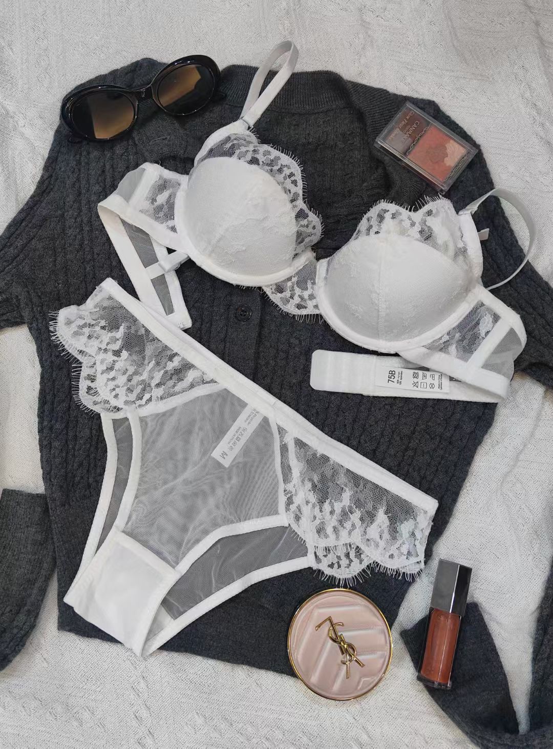 Flattering embroidered bra set for curvy women with big chests