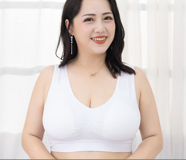 “Back view of plus size wireless sports bra showing elegant back and vest-style fit”