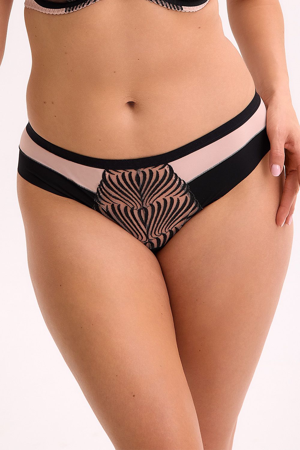Plus size Brazilian laser-cut panties L–6XL with cotton-lined gusset – front view.