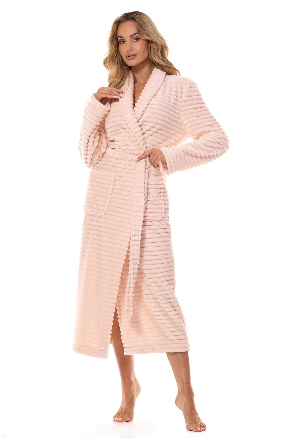 Elegant loungewear bathrobe with pockets in pink