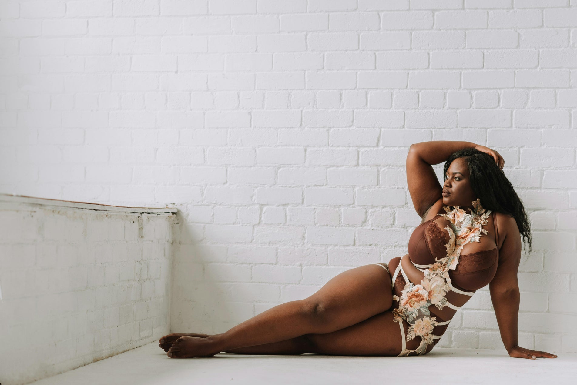 Curvey women shows her lingerie with confident 