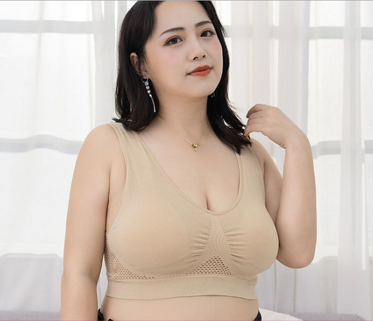 “Plus size wireless vest-style sports bra with beautiful back design front view”