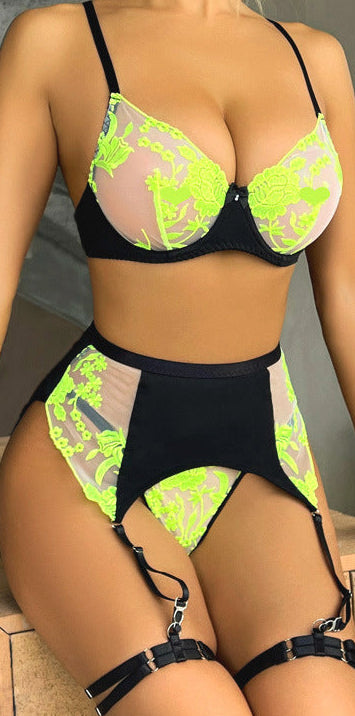 plus size circle gathering lingerie set with contrasting embroidery