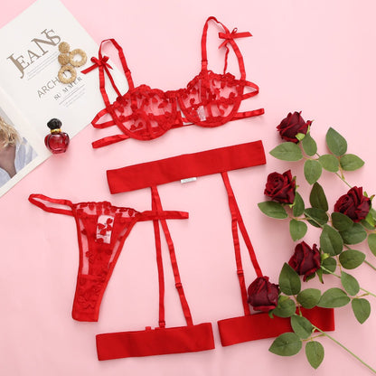 “Full view of Modena INS 3-piece lingerie set on mannequin”