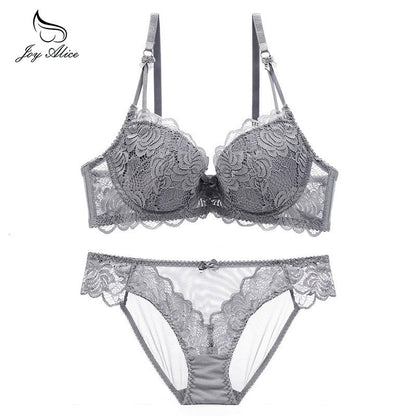 White seamless lace bra and panty set for curvy women
