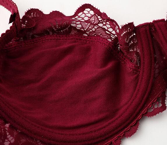 “Back view of plus size wire-free lace bra and panty set showing comfortable fit”