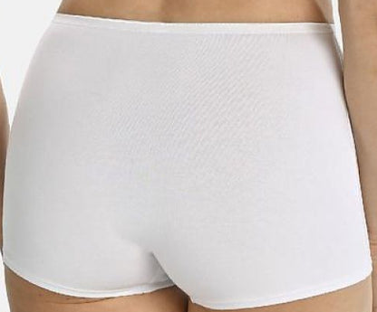 Comfortable and durable body-hugging boxers for curvy women