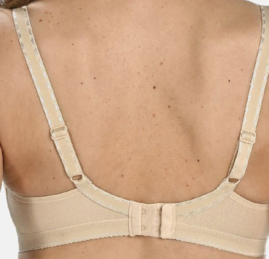 Elegant back with lace and tulle and vertical side whalebones