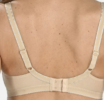 Elegant back with lace and tulle and vertical side whalebones