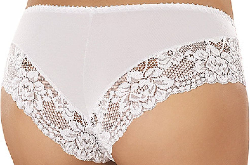 Plus size cotton shorts with lace trim and back seam