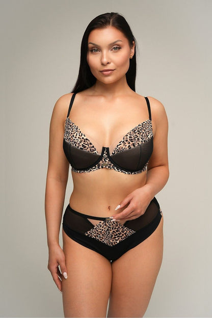 “Close-up of soft cotton lining and adjustable straps on push-up bra”