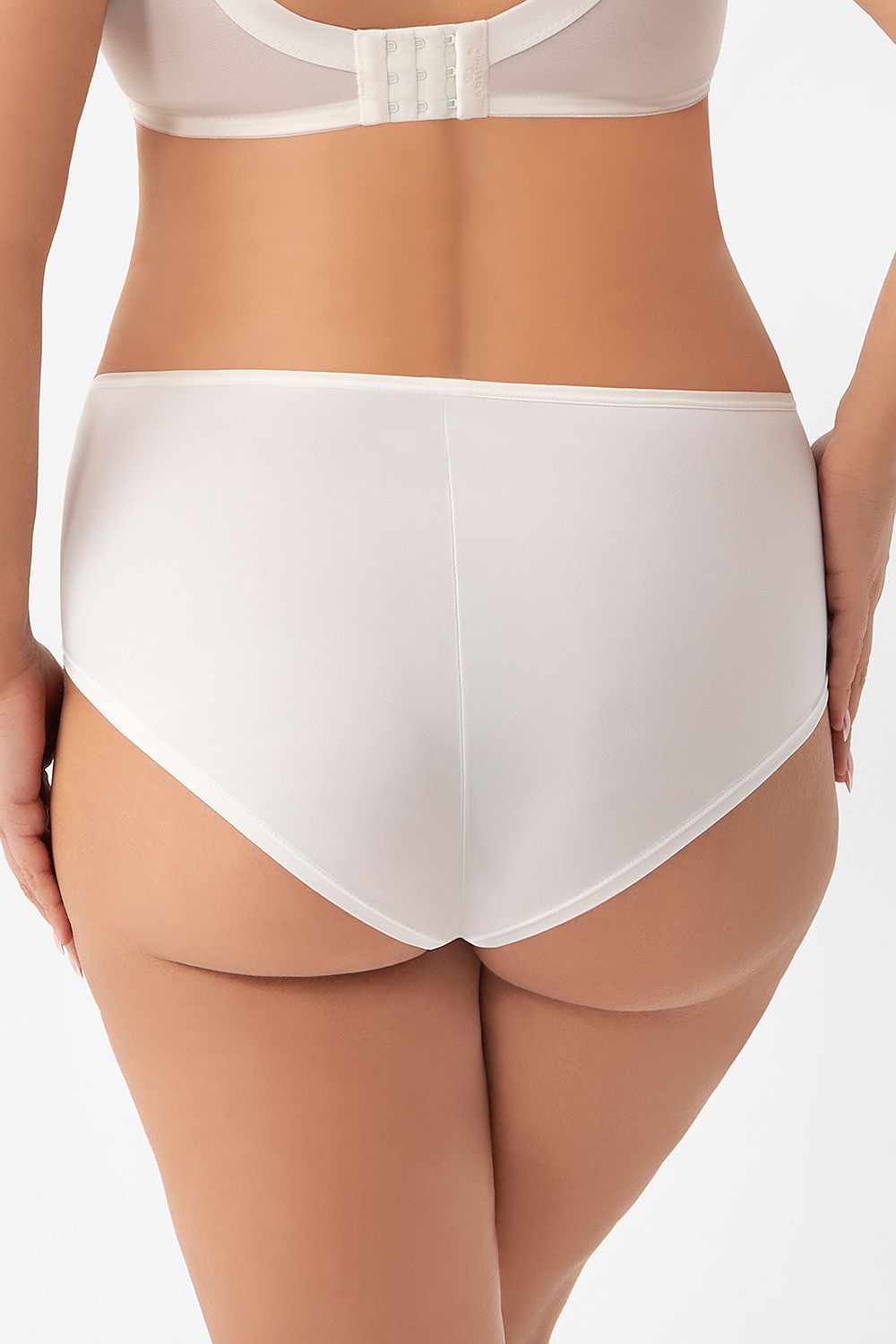 Smooth back high-rise panties for everyday comfort in plus sizes L–6XL