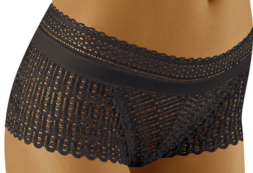 Plus size full-cut shorts made of openwork lace