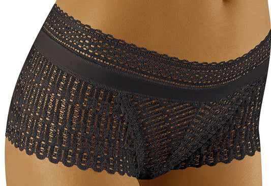 Plus size full-cut shorts made of openwork lace