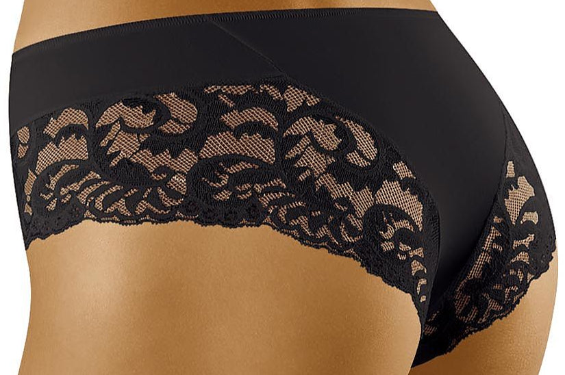 Comfortable body-hugging knit and lace shorts